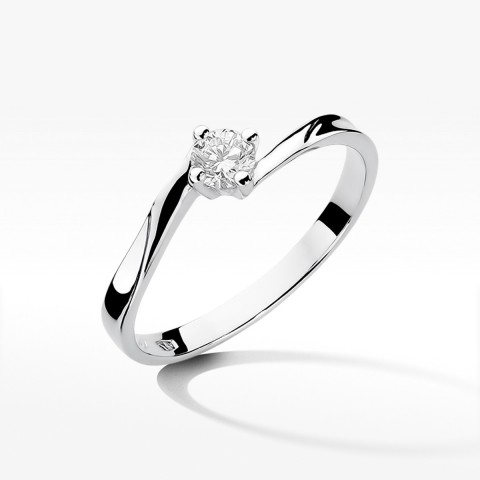Pierścionek zaręczynowy z diamentem