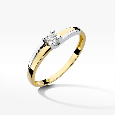 Pierścionek zaręczynowy z diamentem