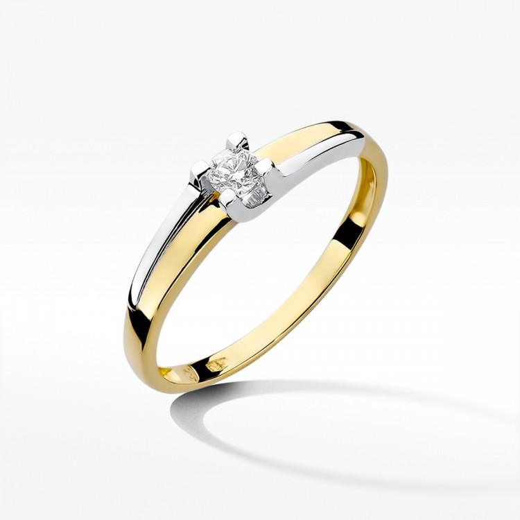 Pierścionek zaręczynowy z diamentem