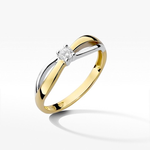 Pierścionek zaręczynowy z diamentem