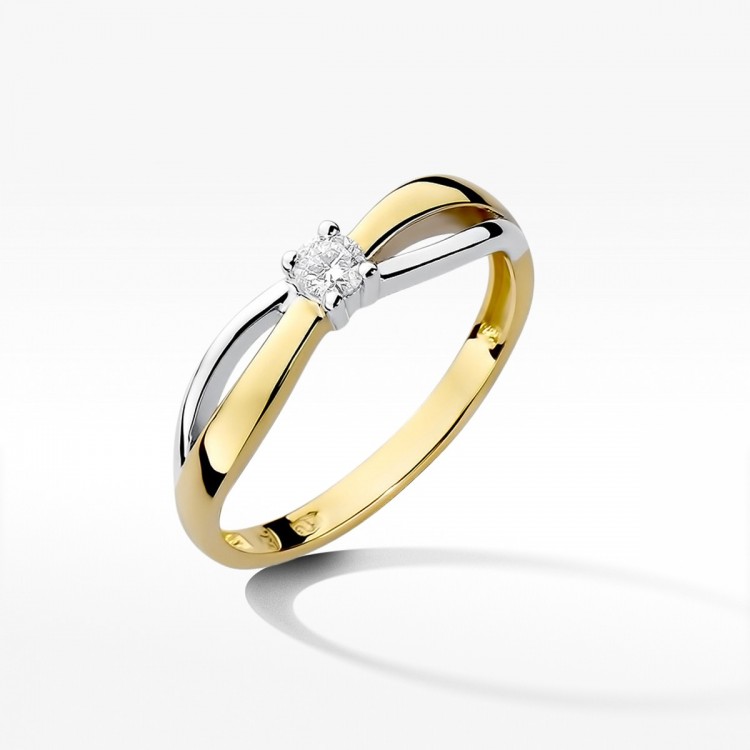 Pierścionek zaręczynowy z diamentem