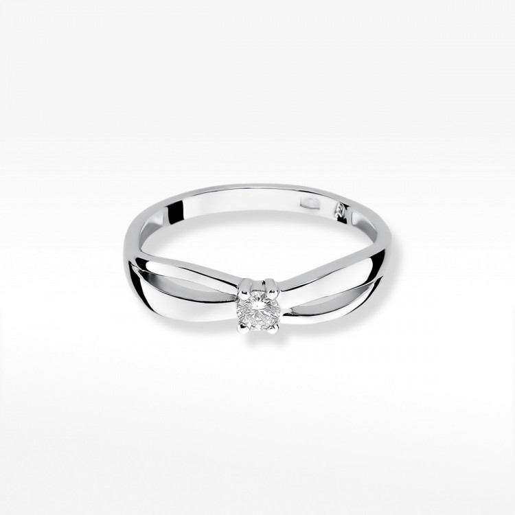 Pierścionek zaręczynowy z diamentem