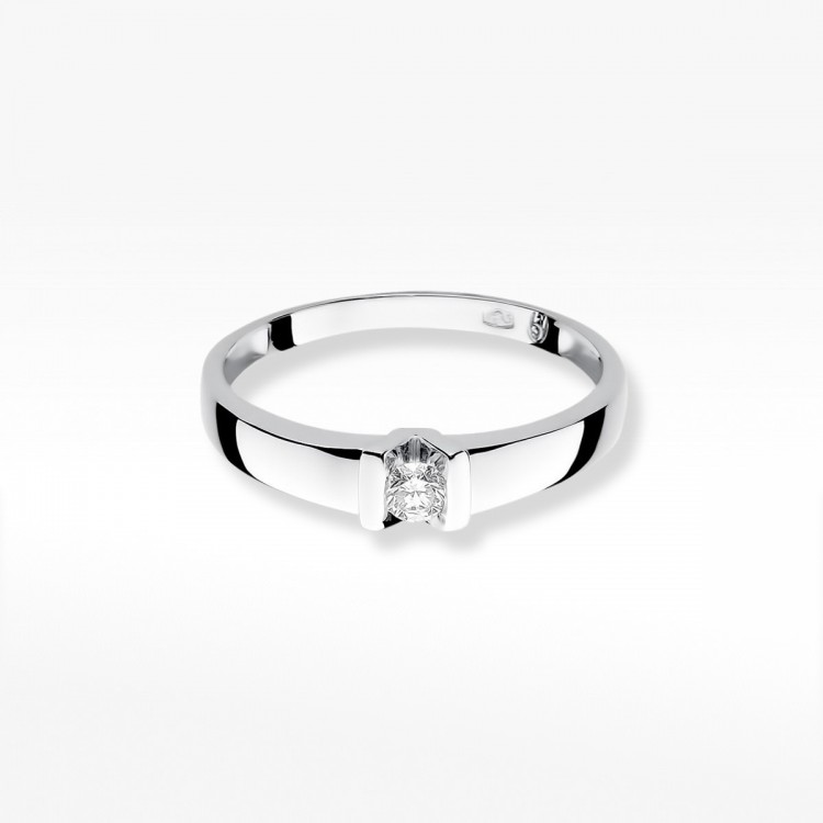 Pierścionek zaręczynowy z diamentem