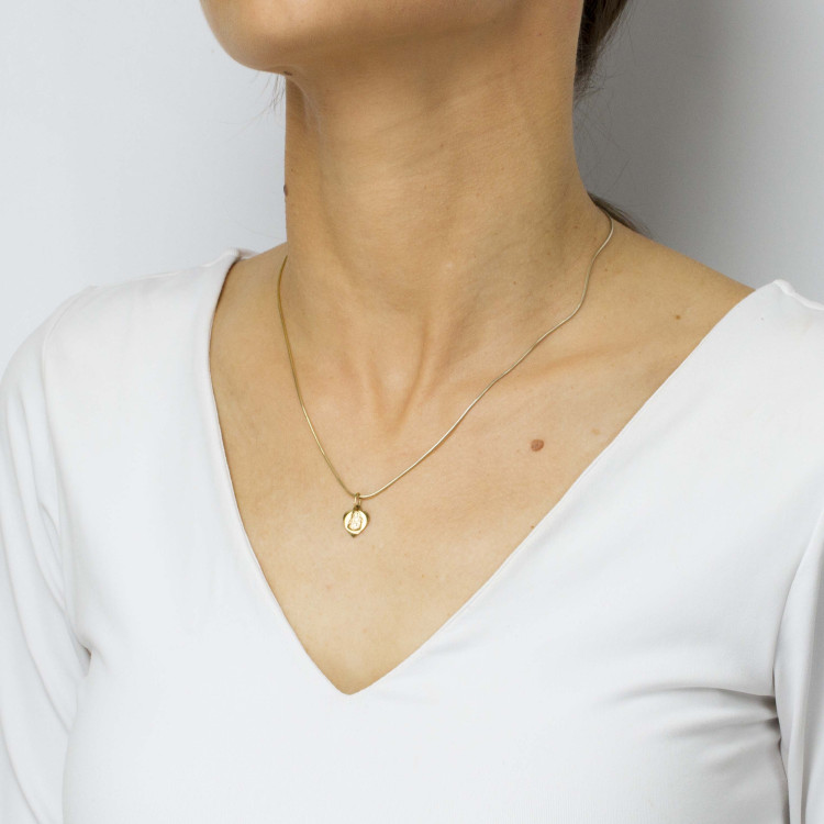 Zawieszka ze złota medalik z matką boską