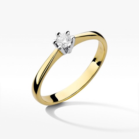 Pierścionek zaręczynowy z diamentem