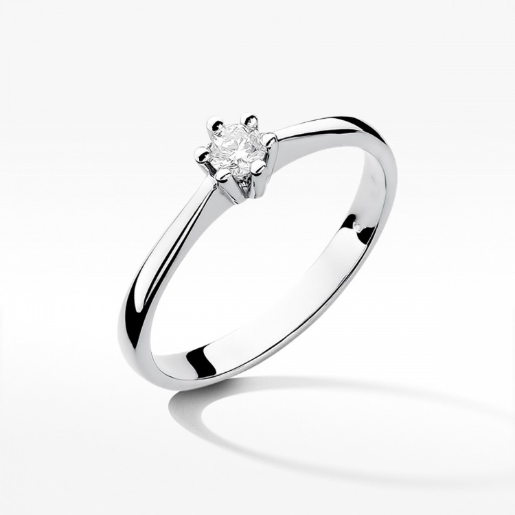 Pierścionek zaręczynowy z diamentem