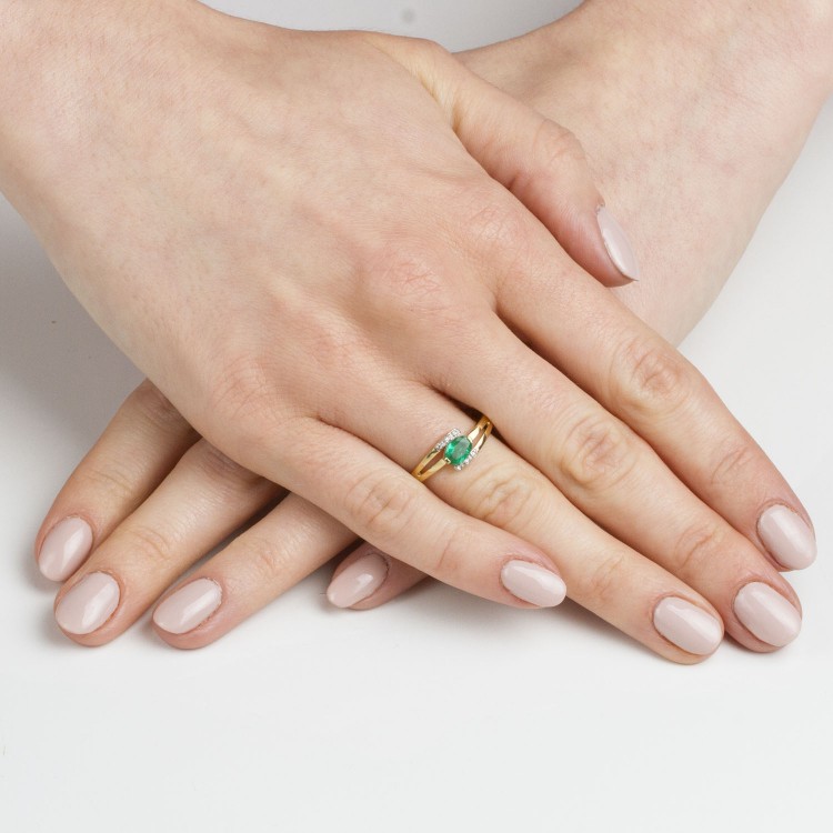 zloty-pierscionek-zareczynowy-ze-szmaragdem